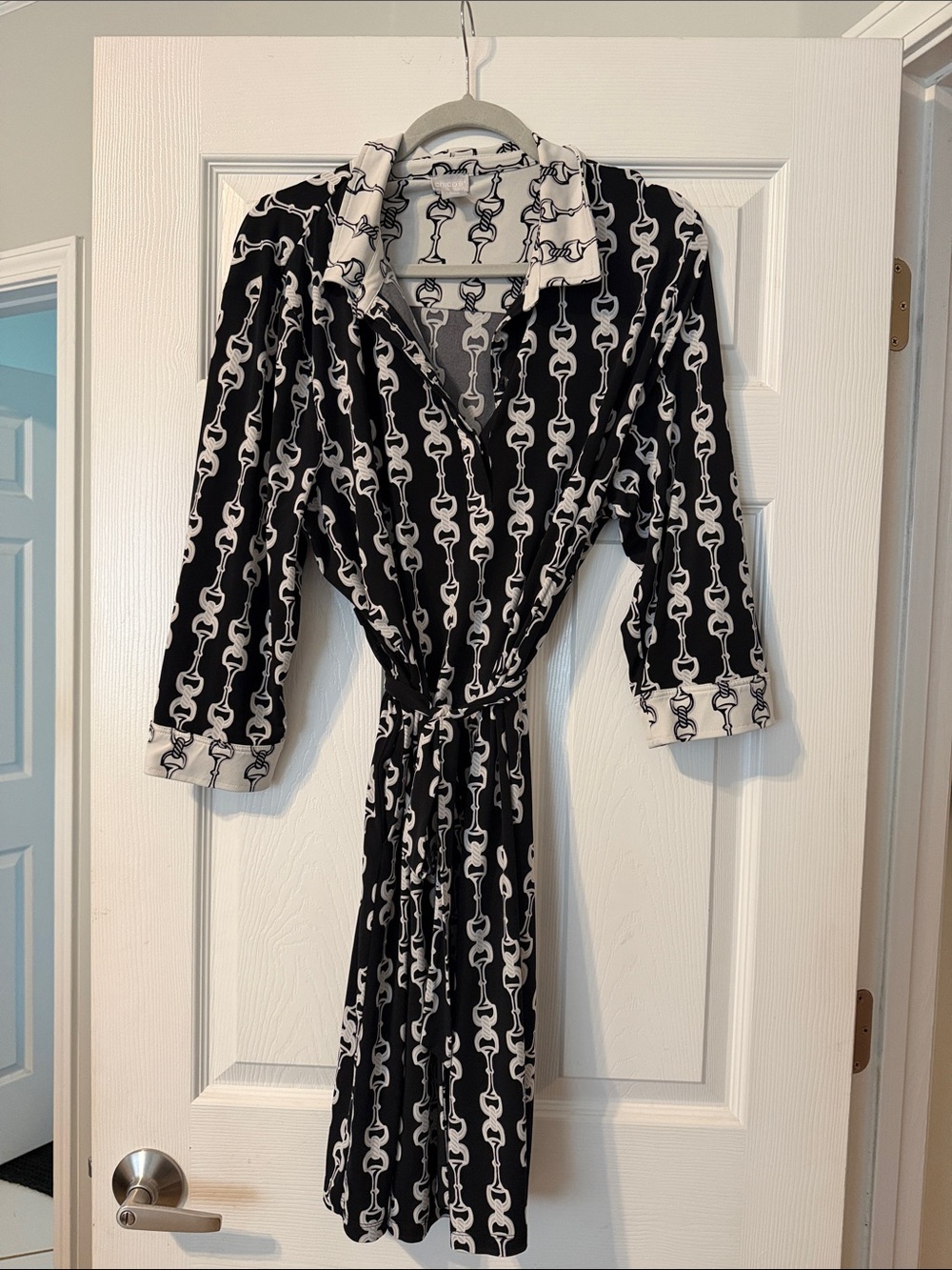 Chico's Black & White Link-Print Wrap Robe